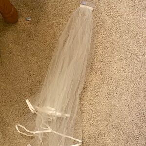 Single-Tier White Bridal Veil with Satin Trim